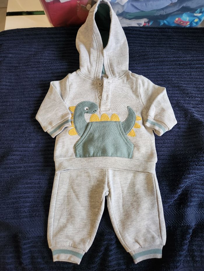 Ensemble Sweat-shirt/ Jogging dinosaure 6 mois