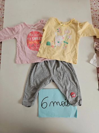 lot pantalon fille gris taille 6 mois + 2 pull manche rose et jaune