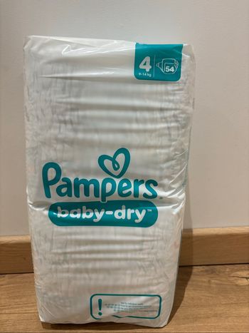Couches Pampers taille 4