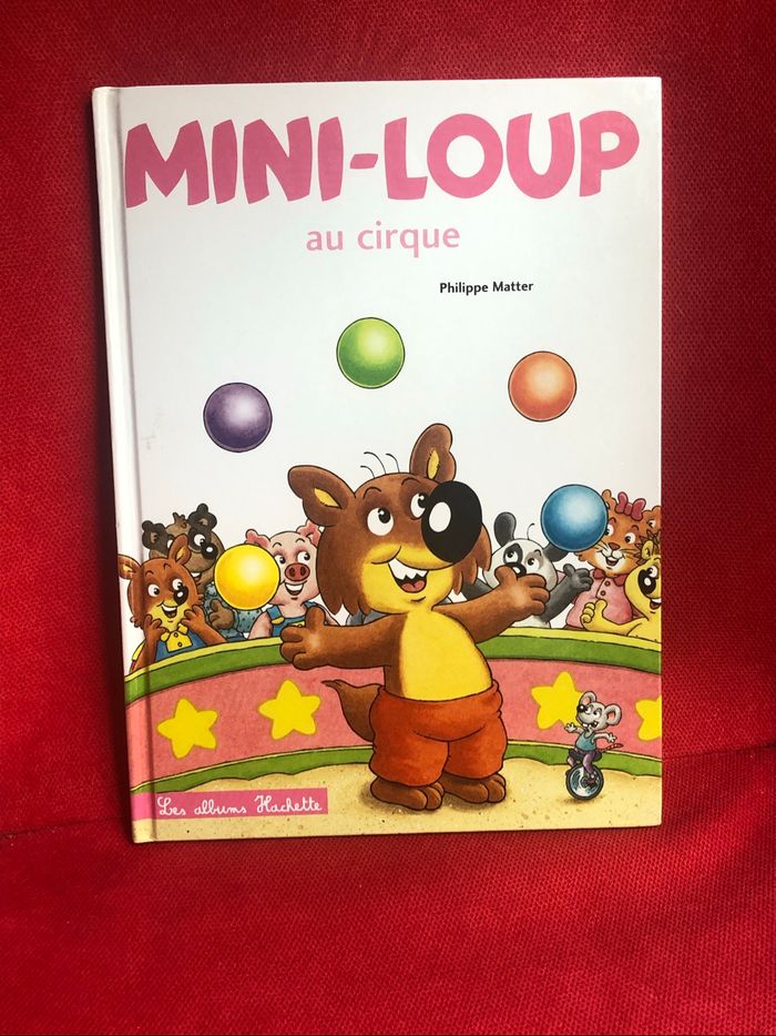 Livre mini loup au cirque