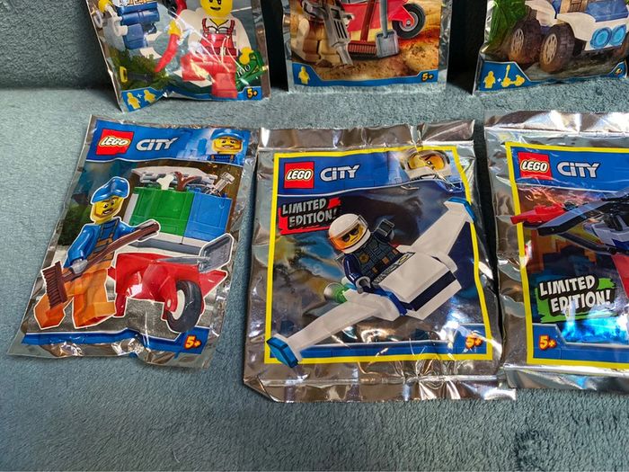 Lot de 8 petits sachets lego city différents - photo numéro 4