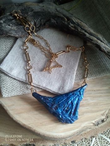 Collier pendentif en pierre de carborandite