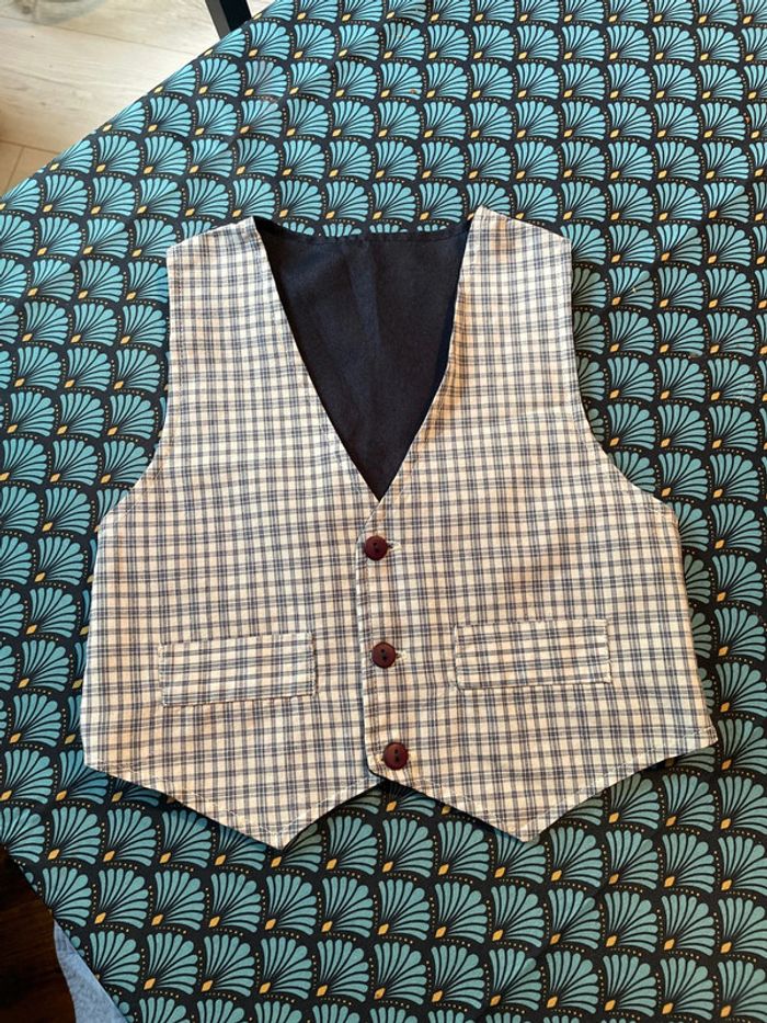 Très joli gilet sans manches classe garçon 4 ans