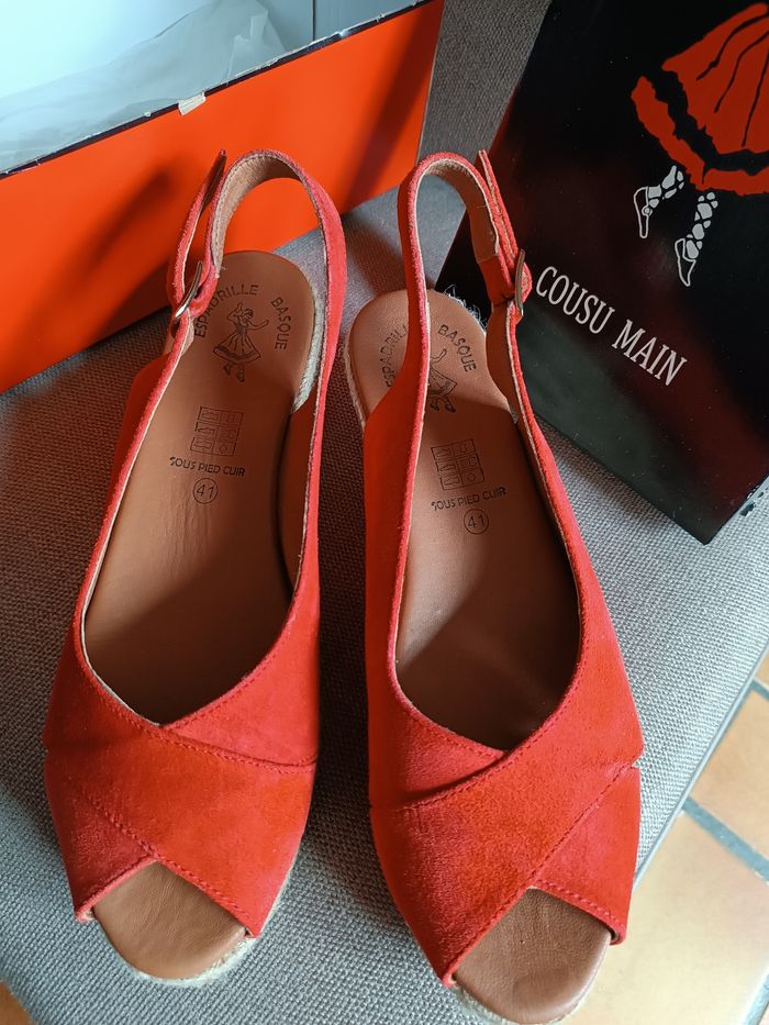 Chaussures ouvertes compensées neuves - photo numéro 2