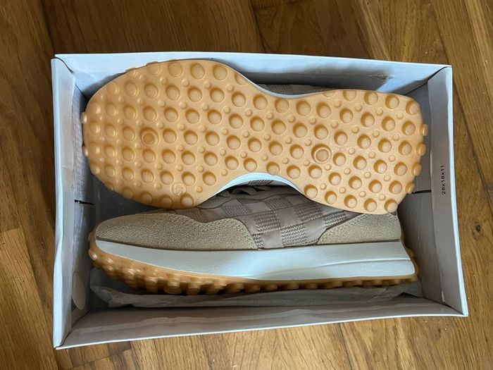Baskets neuves beige p.37 - photo numéro 2