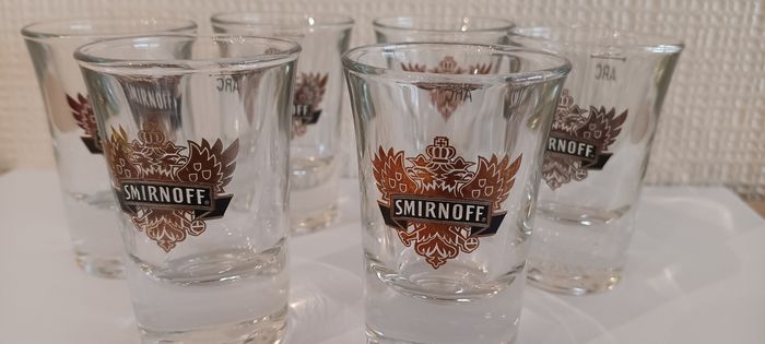 🎉 Lot de 6 Verres Shooter Smirnoff Dorés – Édition Collector ! 🎉 - photo numéro 2