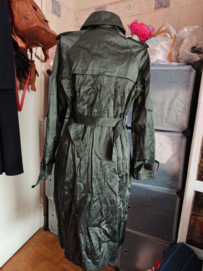 Trench femme en kaki avec taille réglable. - photo numéro 2