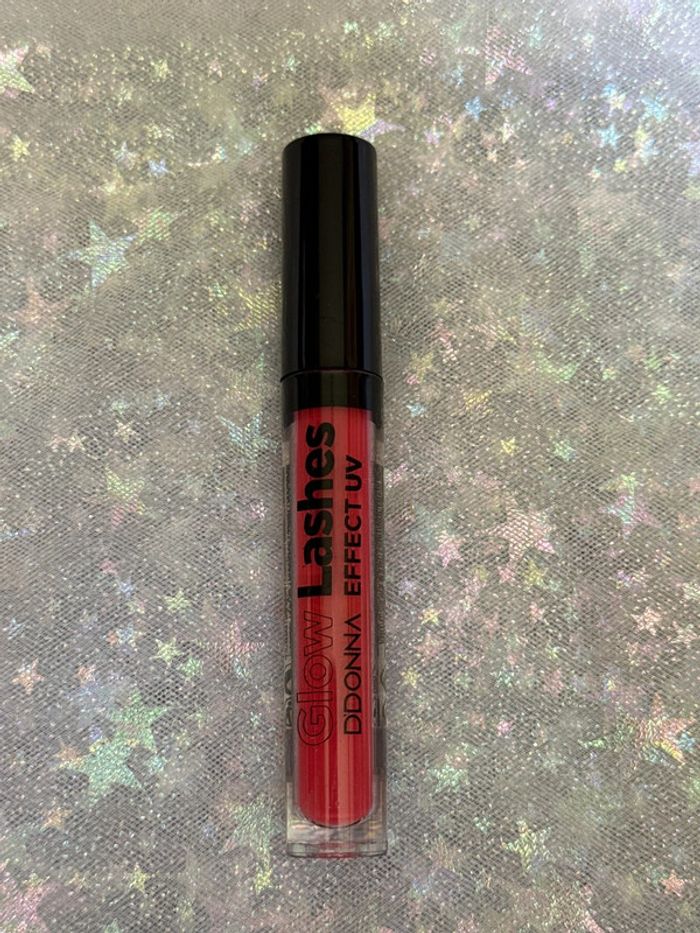 Mascara rouge néon