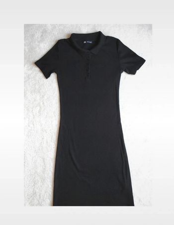 Robe polo Zara noir coton élasthanne
Très bon état. Peu portée.