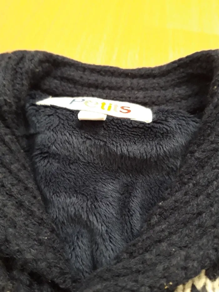 Très jolie veste en maille doublée polaire - photo numéro 6