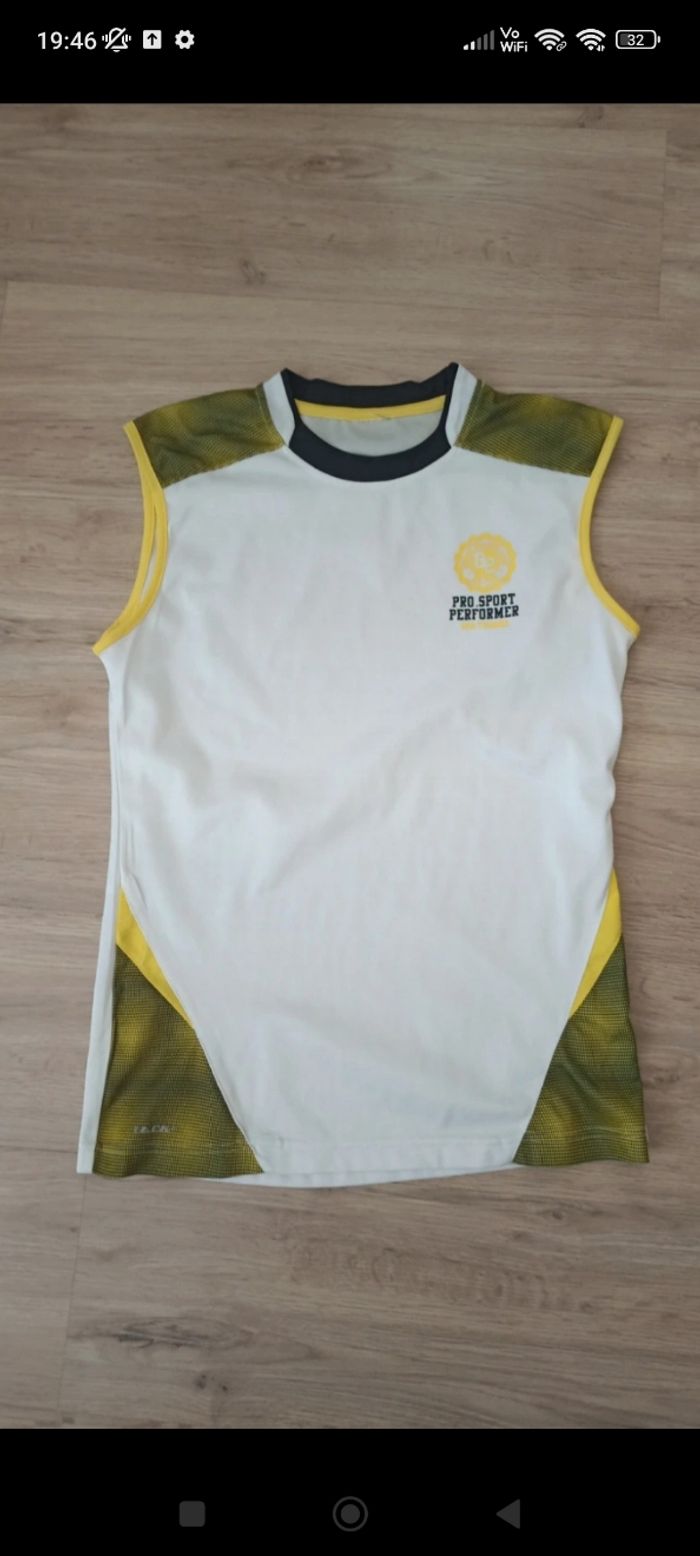 T-shirt de sport garçon taille s