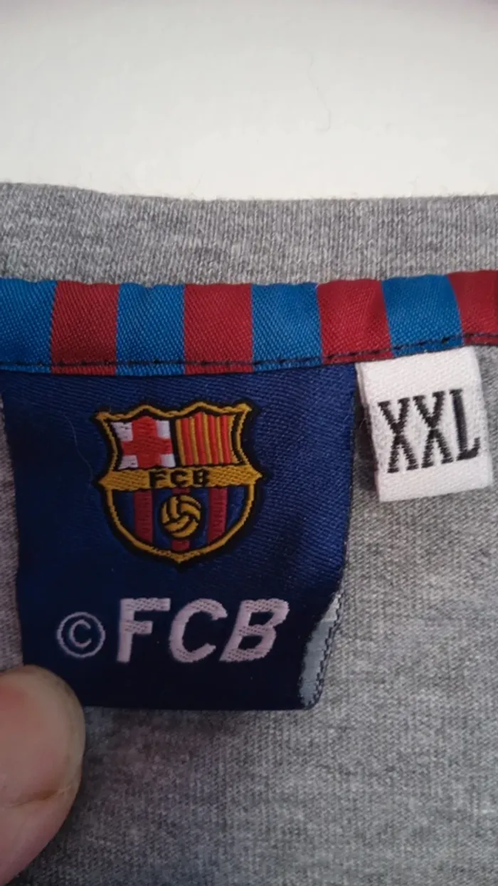 FC Barcelona XXL – Tee-shirt gris stylé pour fans engagés - photo numéro 3