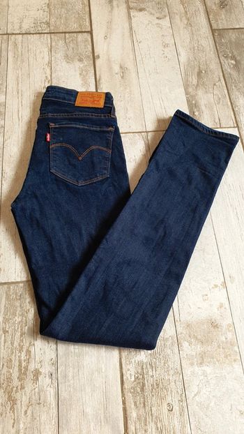 Jean levi's 712 slim w26 l32 taille 34 en excellent état