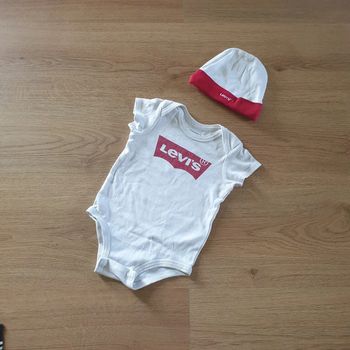 💚 Ensemble body et bonnet Levi's taille 6/12 mois #emyfleury_12moisgarçon