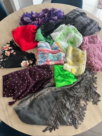 Lot 12 foulards