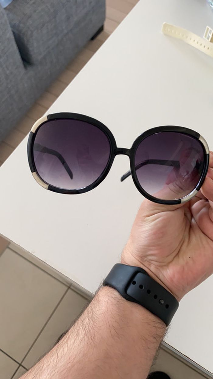 Belle paire de lunette de soleil - photo numéro 4