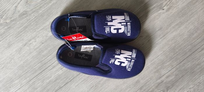 Chaussons t 28 NEUFS