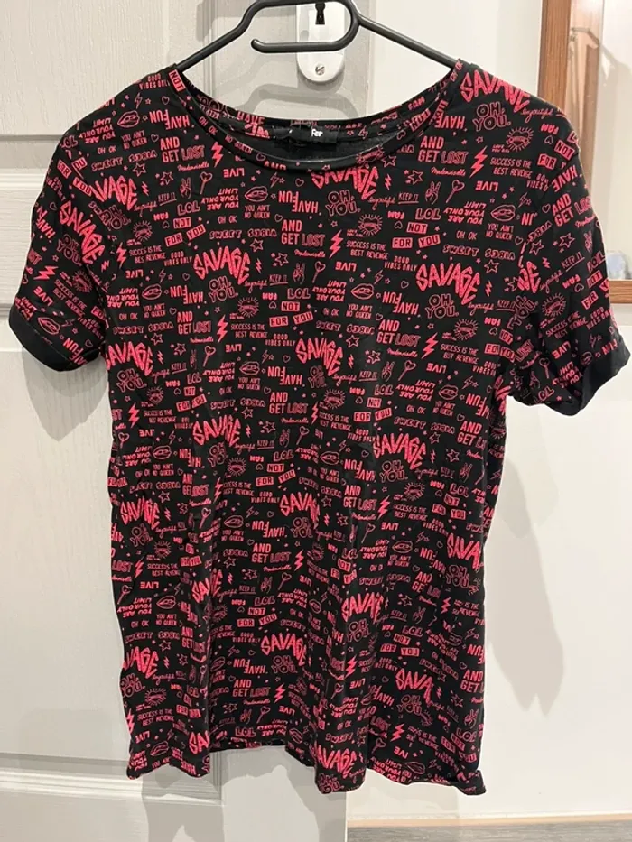 T shirt noir et rouge