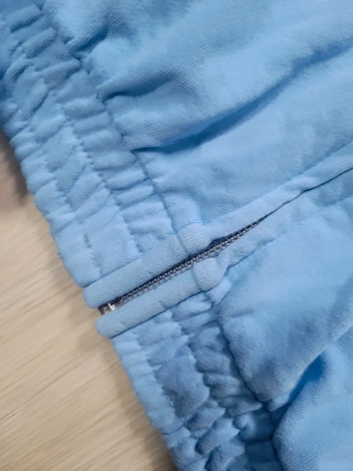 Sweat à capuche court bleu clair H&M - photo numéro 4