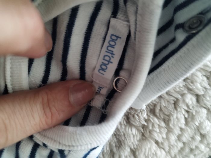 1 article tee shirt manches longues