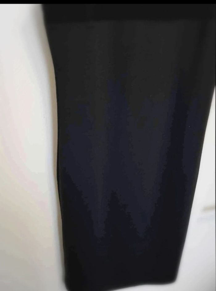 Robe noir ras de cou avec broderie taille 38 - photo numéro 7
