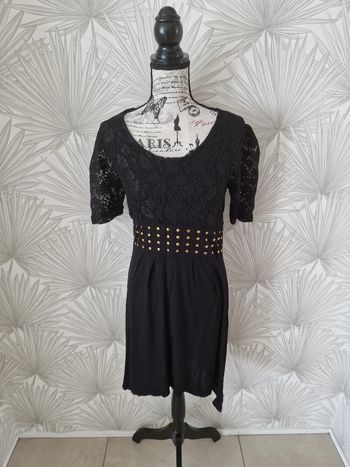 Jolie robe noire taille 40