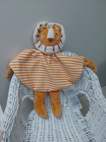 Tom & Kiddy - doudou plat lion