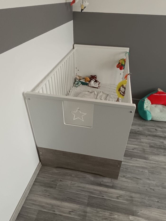 Vend chambre complète pour bébé. Lit évolutif - photo numéro 3