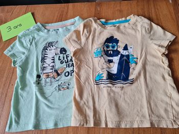 Lot de 2 t-shirts kiabi (tachés)