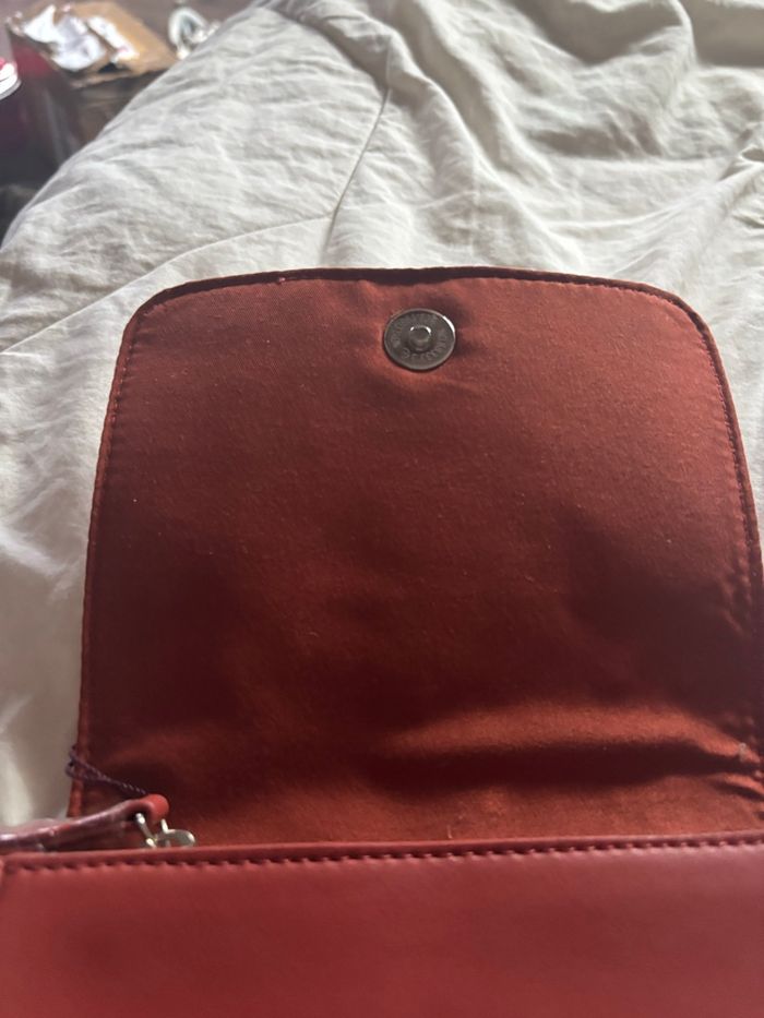 Sac bandoulière rouge clouté Bestini neuf avec étiquette - photo numéro 2