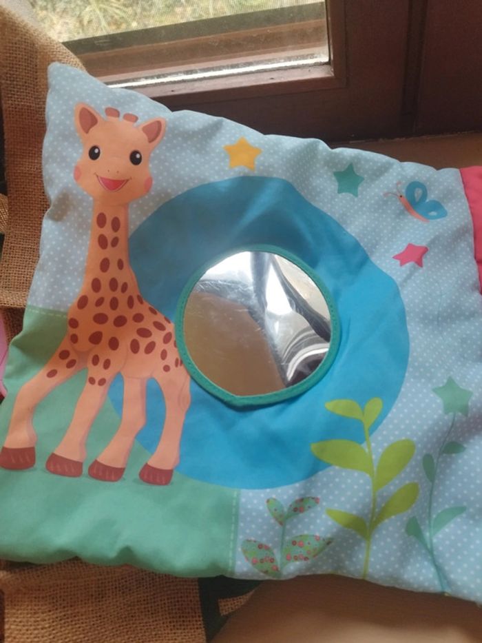 Grand Livre éveil sensorielle Sophie la girafe - photo numéro 2