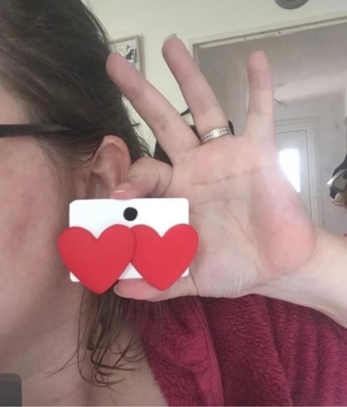 Boucles d’oreilles NEUVES pour femme forme de coeur  ♥️ couleur rouge - photo numéro 2
