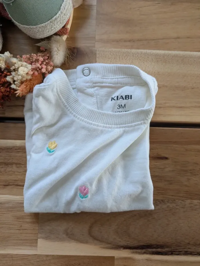 Lot 2 tee shirts 3 mois fleuris - photo numéro 4