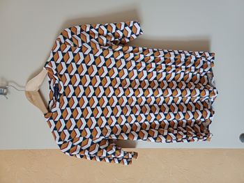 Haut avec col et manches courtes