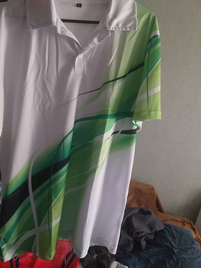 Polo tout neuf jamais porté à boutons. - photo numéro 3