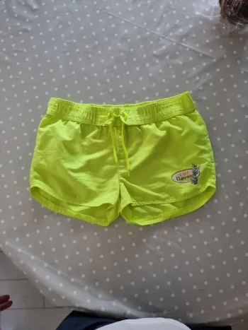 Short fille