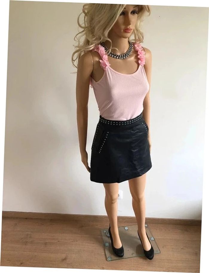 Jupe noire cloutée en simili cuir Astrid Black Label taille S jamais portée - photo numéro 4