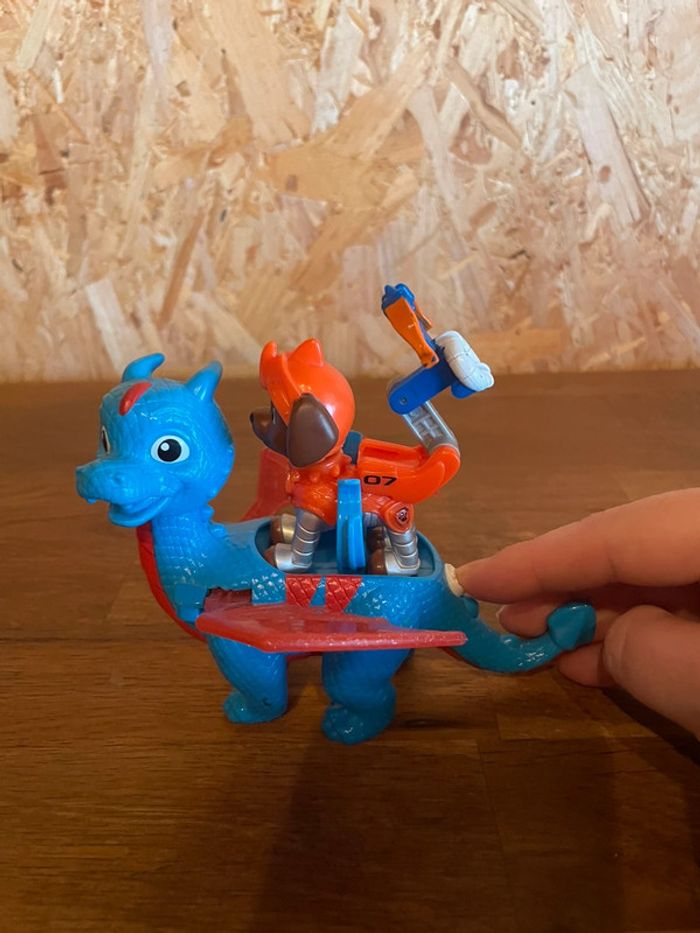 Idée cadeau 🎁 Jouet figurine chevalier Zuma avec son dragon rescue Knights de la Pat Patrouille - photo numéro 4