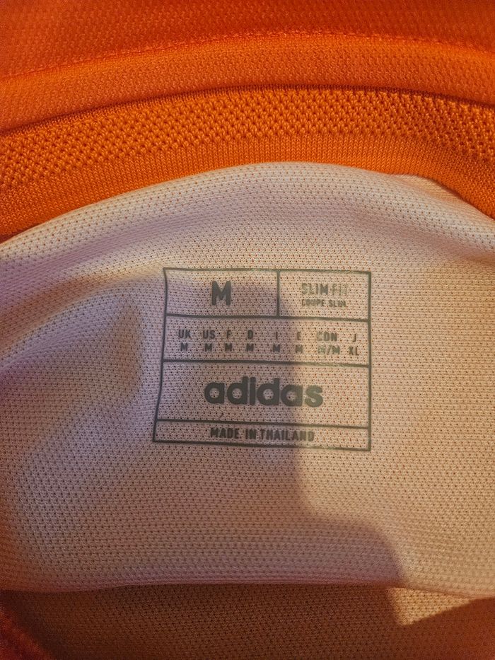 Maillot Real madrid neuf Taille M - photo numéro 3