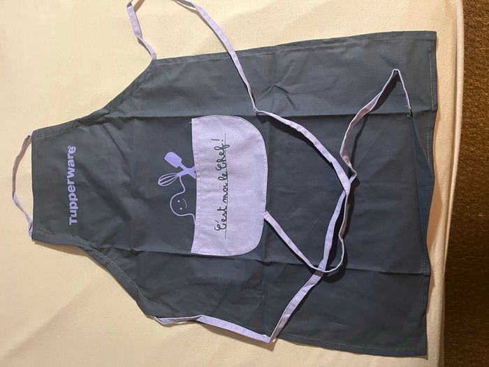 Tablier et charlotte Tupperware