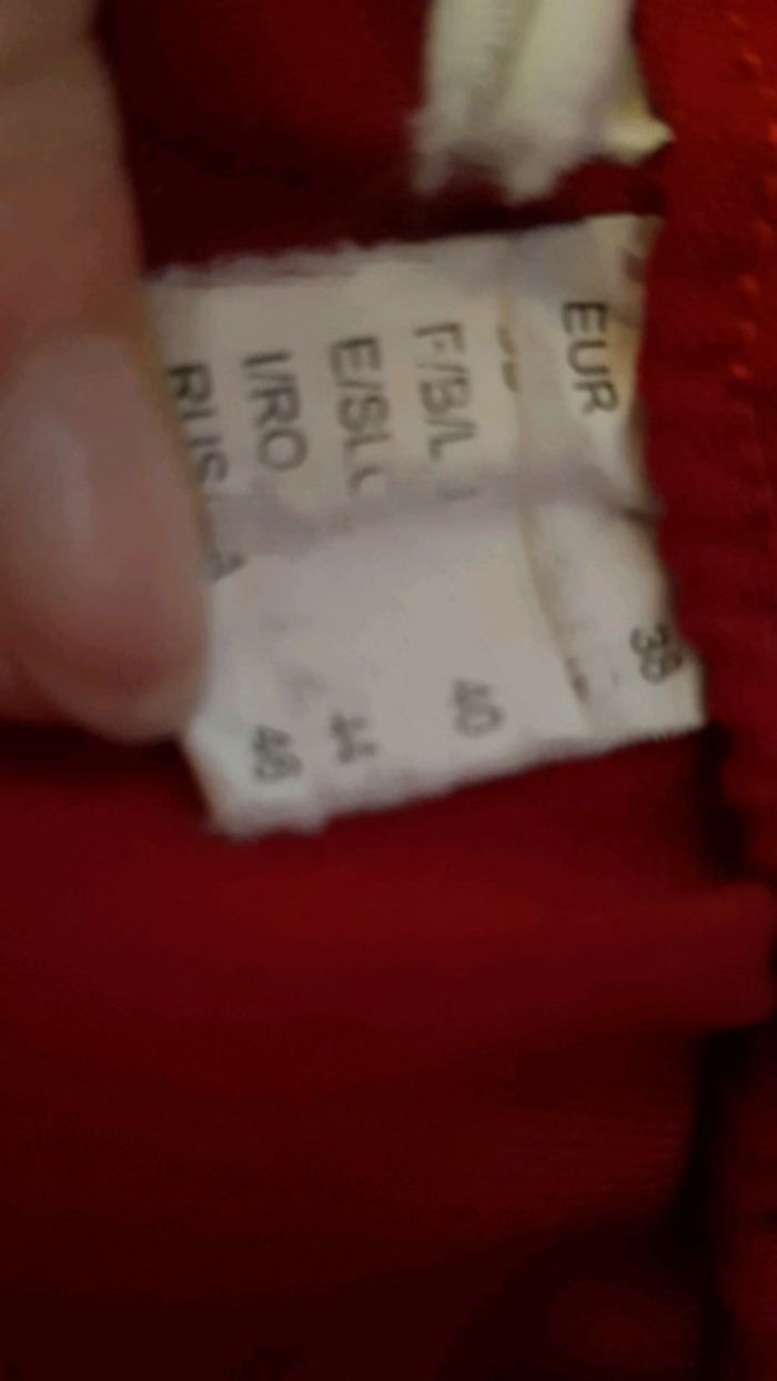 Short rouge - photo numéro 3