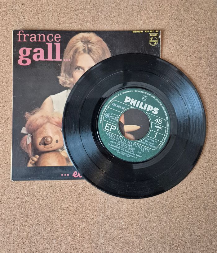 Vinyle de "France Gall" Sacré Charlemagne 45 tours - photo numéro 3