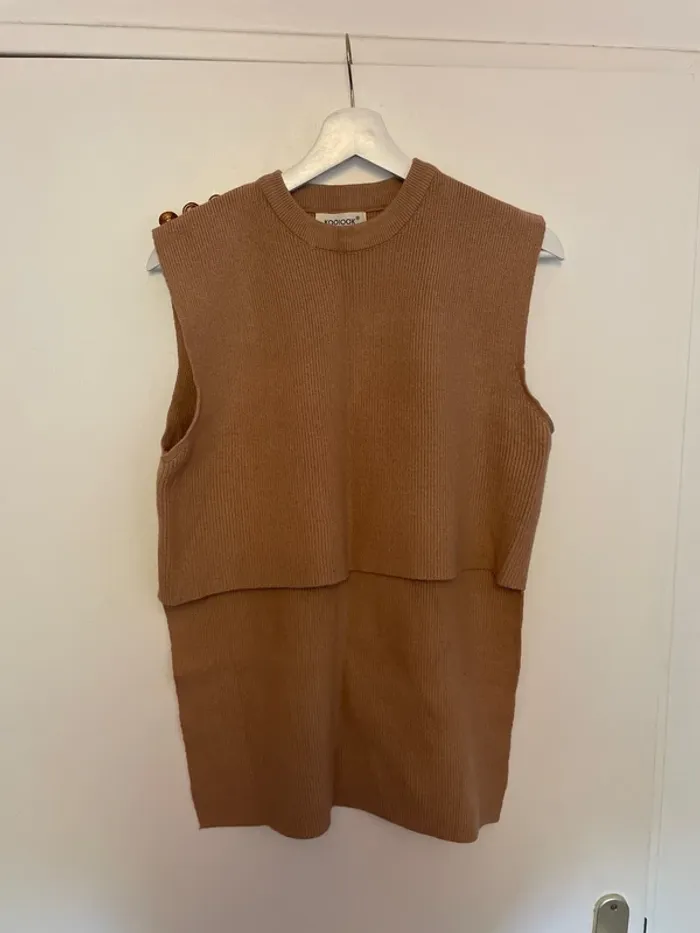 Pull sans manches court devant TU