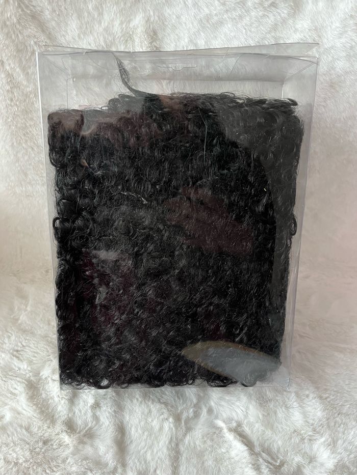 Perruque noire - photo numéro 2