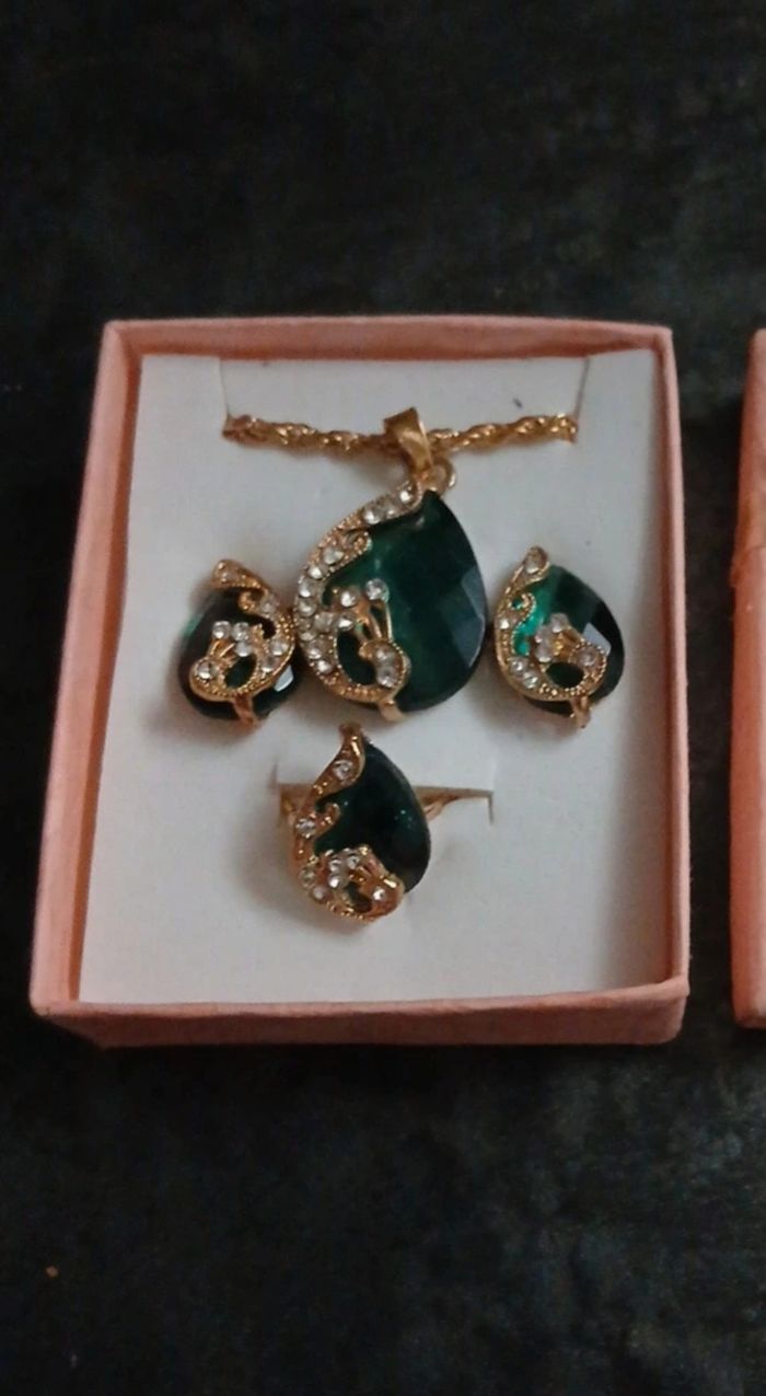 Ensemble collier boucle d oreille et bague ajustable