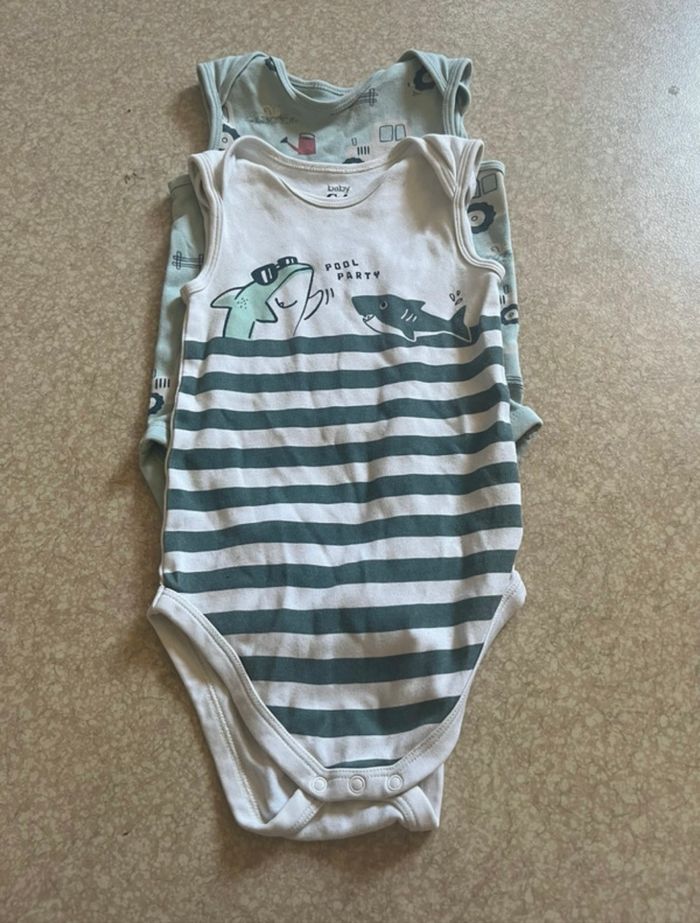 Lot bodies 12/18 mois
