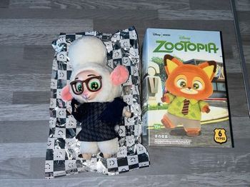 Peluche porte-clefs style labubu zootopia Disney 