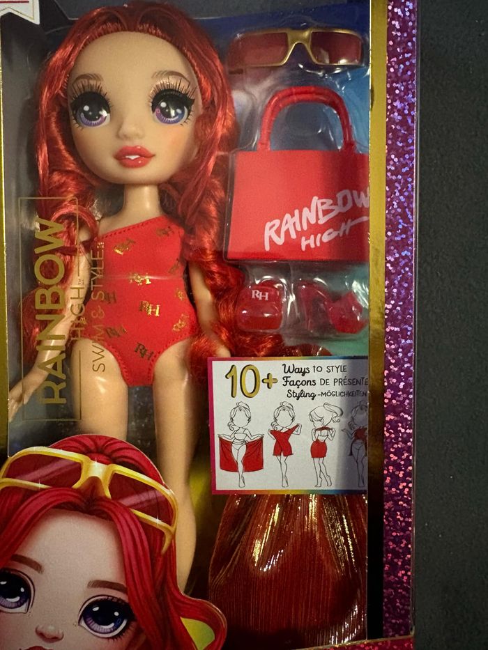 Rainbow High - Poupée Ruby Red Maillot De Bain