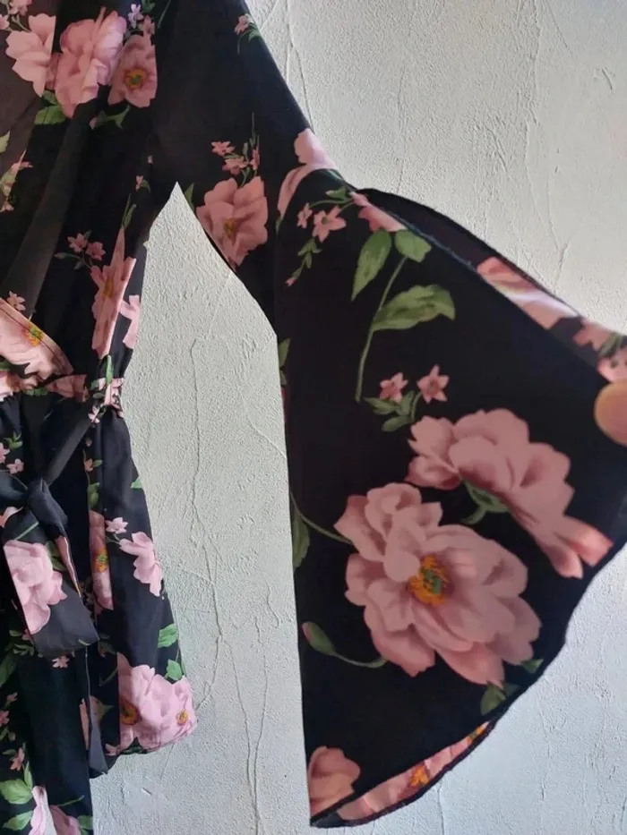 Combinaison à fleurs Taille S - photo numéro 5