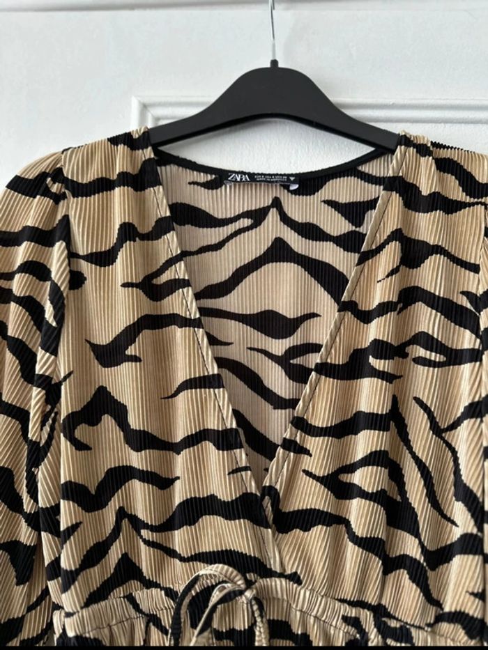 Robe courte manches longues imprimé zébré beige noir taille S ZARA - photo numéro 3